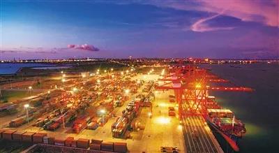 2020年6月10日,弄潮正向涛头立——写在省委七届八次全会隆重召开、全省上下万众一心加快建设中国特色自由贸易港之际3.jpg